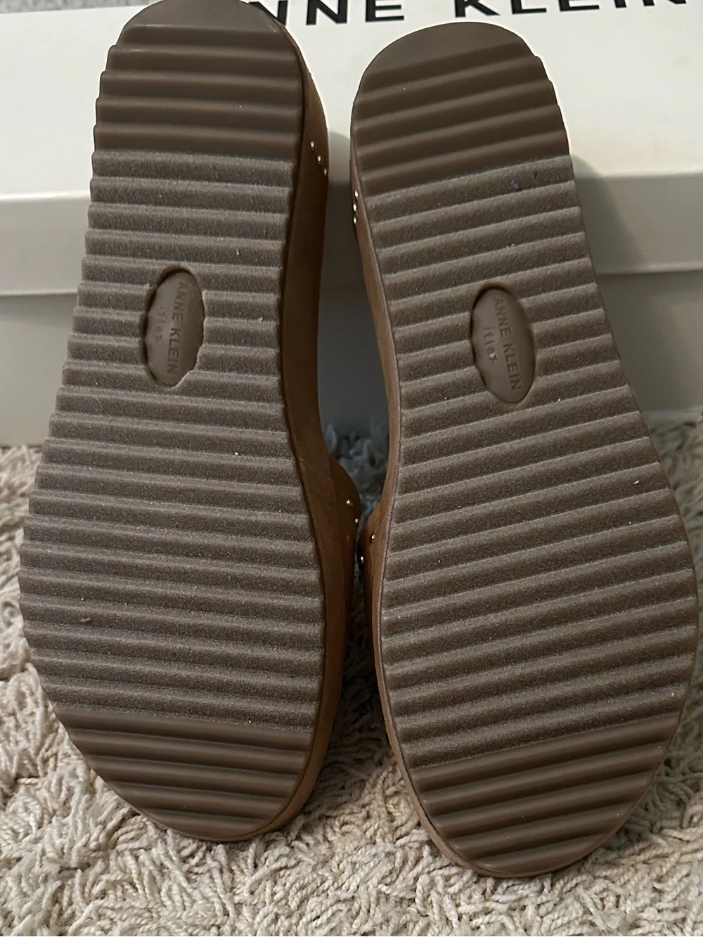 NWT ANNE KLEIN FAUX SUEDE SANDAL - Picture 5 of 7